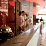 Hotel-personál-skrývá-některá-tajemství