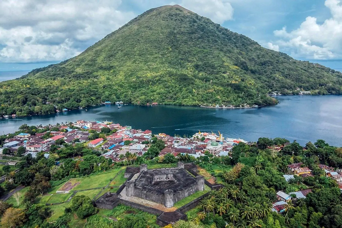 Accommodation Guide Where to Stay on Remote Islands - 25 Undiscovered Indonesian Islands Beyond Bali