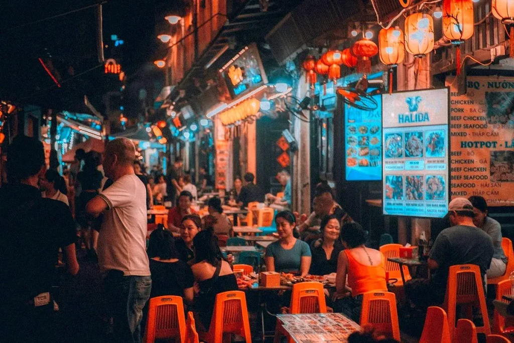 Lokalna etykieta, zamawianie i jedzenie jak miejscowi – najlepszy przewodnik kulinarny po Wietnamie