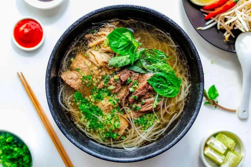 Dania firmowe – pochodzenie, sposób przygotowania i gdzie ich spróbować – Najlepszy przewodnik kulinarny po Wietnamie